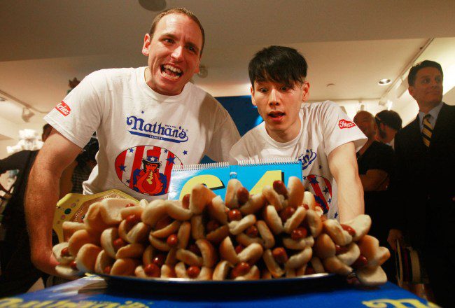 Joey Chestnut contre Takeru Kobayashi Concours de dégustation de hot-dogs en direct sur Netflix