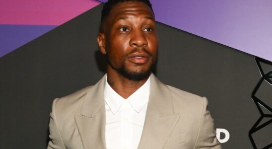 Jonathan Majors fond en larmes en acceptant le prix de la persévérance d'Hollywood Unlocked : "Je suis imparfait".  J'ai des défauts Plus de variétés Les plus populaires À lire absolument Inscrivez-vous aux newsletters de variétés Plus de nos marques