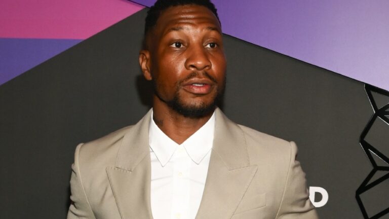  Jonathan Majors fond en larmes en acceptant le prix de la persévérance d'Hollywood Unlocked : "Je suis imparfait".  J'ai des défauts Plus de variétés Les plus populaires À lire absolument Inscrivez-vous aux newsletters de variétés Plus de nos marques
	
	
