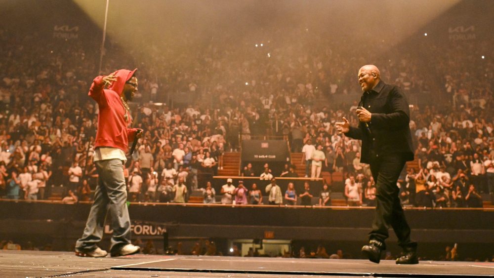 Kendrick Lamar rejoint par Dr. Dre., Schoolboy Q et bien d'autres au spectacle électrisant « Pop Out » à Los Angeles : critique du concert Plus de Variety Les plus populaires À lire absolument Inscrivez-vous aux newsletters Variety Plus de nos marques
	
	
