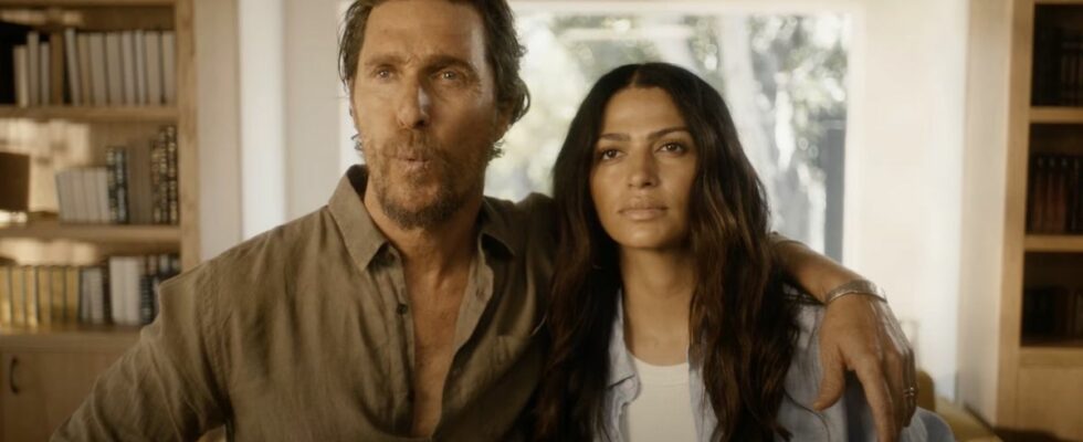 Matthew McConaughey and Camila Alves looking at calendar in Pantalones tequila commercial