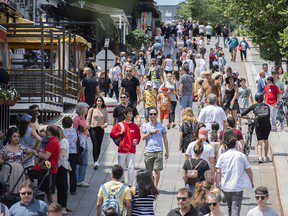 La population du Canada dépassait les 41 millions.  Mais est-ce la hausse avant la chute ?