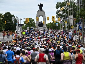 Une foule de marathoniens.