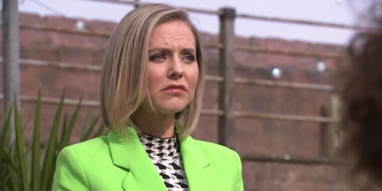 La star de Hollyoaks révèle une vilaine blessure après un accident au gymnase
