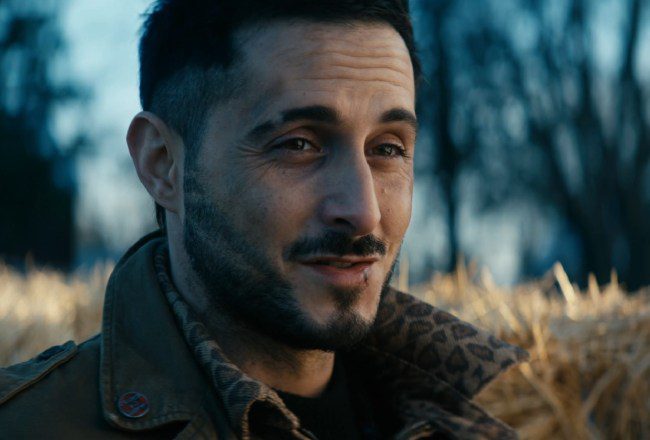 La star de « The Boys », Tomer Capone, parle d’un Frenchie bisexuel dans la saison 4