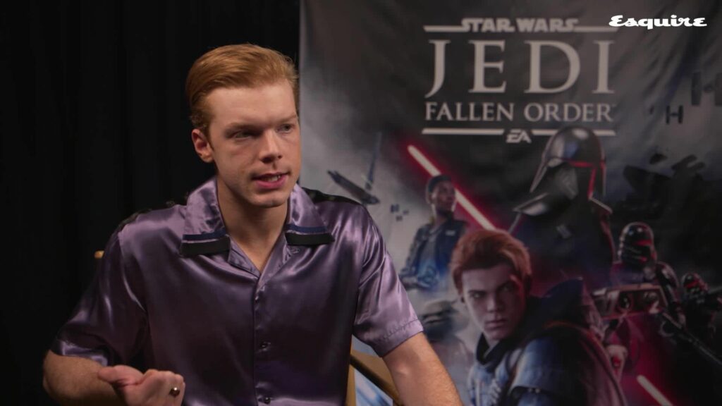 Cameron Monaghan lors d'une interview, réagissant avec surprise et enthousiasme en se souvenant du moment où il a découvert qu'il auditionnait pour un jeu Star Wars.