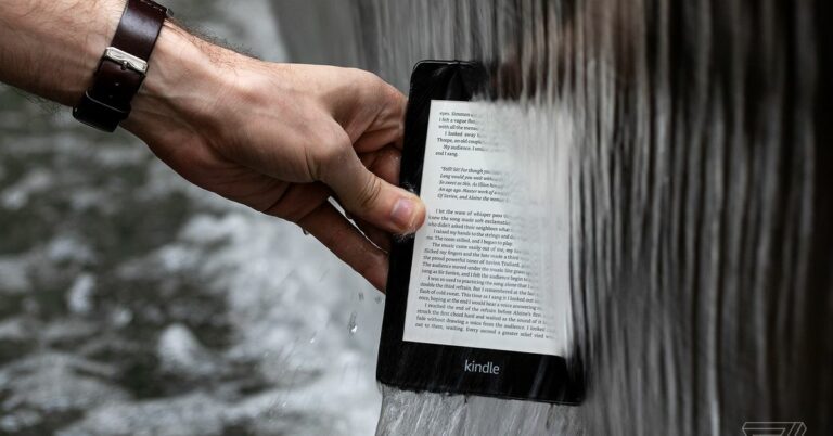 Le Kindle Paperwhite de dernière génération d’Amazon est actuellement en vente à 50 dollars