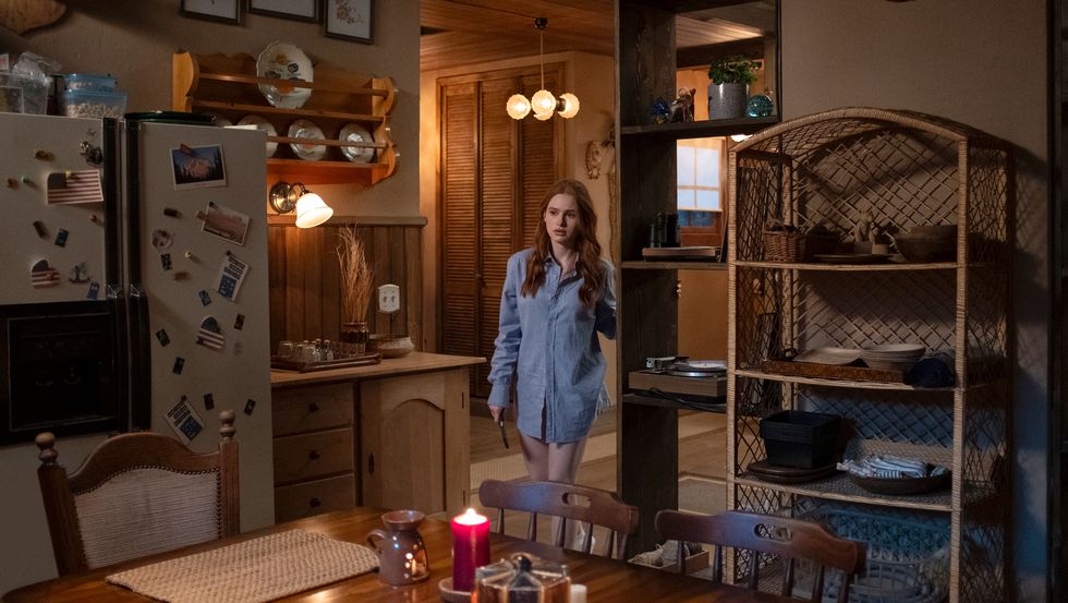 madelaine petsch dans la trilogie des étrangers