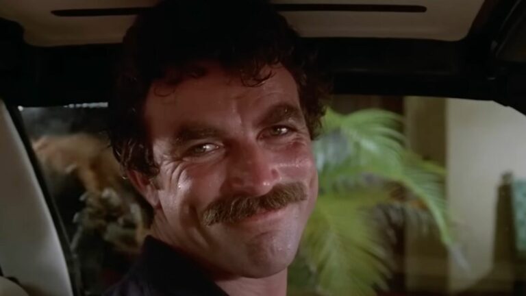 Le père de Tom Selleck (et Jim Garner) lui a donné de bons conseils de vie après avoir admis que le script original de Magnum PI était « horrible »
