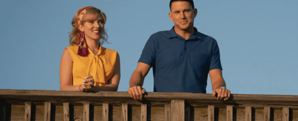 Le réalisateur de « Fly Me to the Moon », Greg Berlanti, parle de l'alchimie « instantanée » entre Channing Tatum et Scarlett Johansson et de la sortie inattendue en salle du film