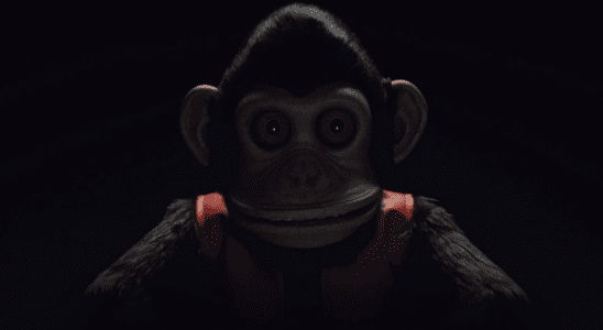 Le réalisateur de The Monkey déclare que l'adaptation de Stephen King est une comédie et qu'il y jouera un petit rôle