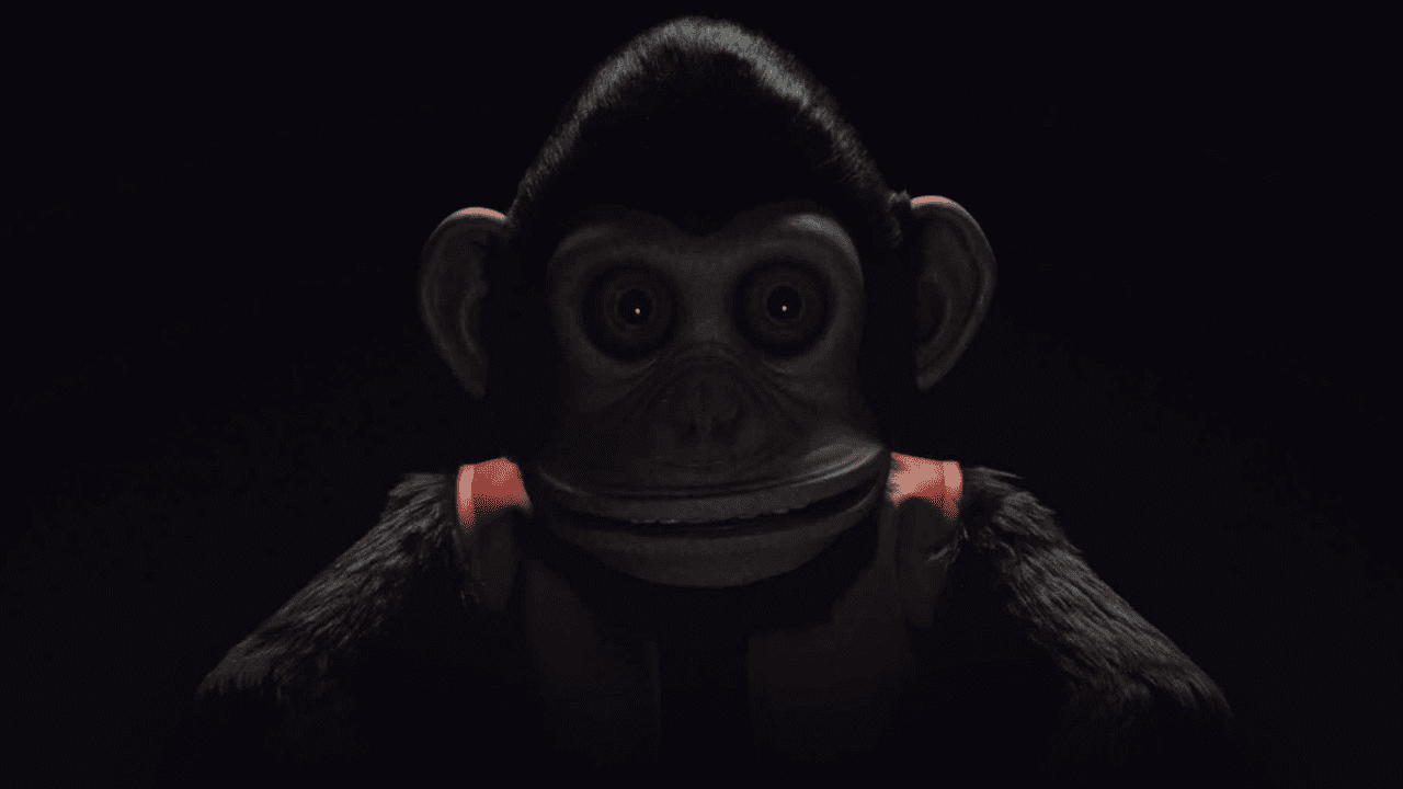 Le réalisateur de The Monkey déclare que l'adaptation de Stephen King est une comédie et qu'il y jouera un petit rôle
