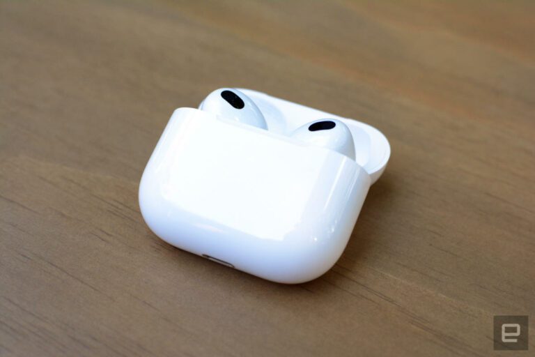 Les AirPod de troisième génération d’Apple sont de nouveau en vente pour 140 $