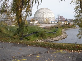 La Place de l'Ontario à Toronto est présentée le vendredi 3 novembre 2023.