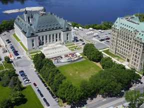 La Cour suprême du Canada sur les rives de la rivière des Outaouais est photographiée à Ottawa le lundi 3 juin 2024.