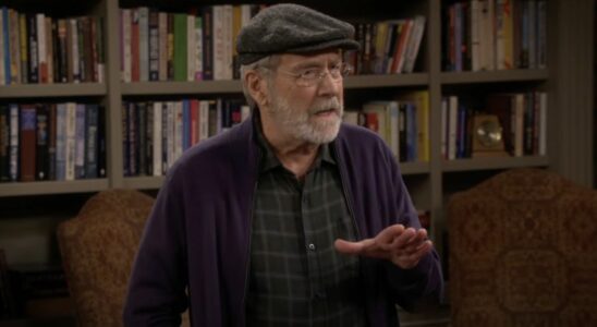 Charlie (Martin Mull) has a conversation with his friends on The Cool Kids