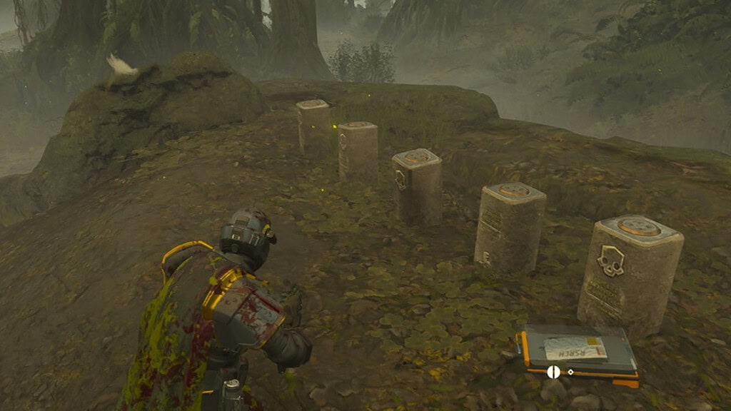 Helldivers 2 blocs de pierre dans une forêt