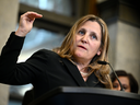 La vice-première ministre et ministre des Finances, Chrystia Freeland, parle des changements apportés au taux d'inclusion de l'impôt sur les gains en capital, lors d'une conférence de presse sur la Colline du Parlement à Ottawa, le lundi 10 juin 2024. 