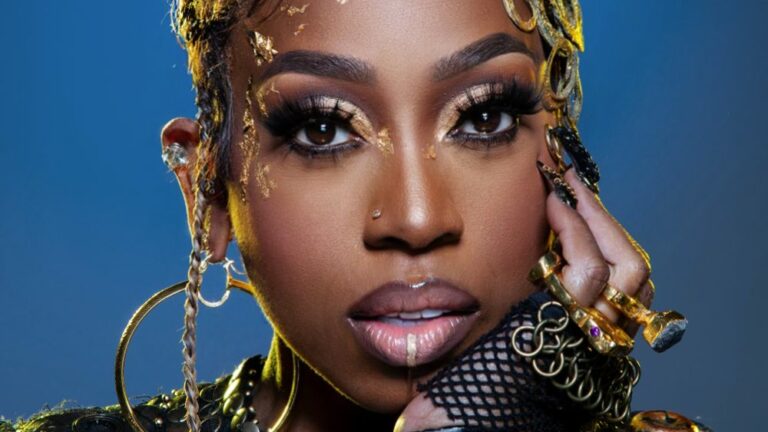 Missy Elliott lors de sa première tournée en tête d'affiche et abandonnant potentiellement les six albums de musique qu'elle a enregistrés : « Cela arrivera le plus tôt possible » Plus de variétés Les plus populaires À lire absolument Abonnez-vous aux newsletters de variétés Plus de nos marques
	
	
