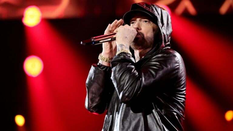 Morgan Wallen et Post Malone empêchent "Houdini" d'Eminem de faire ses débuts au premier rang. Plus de variétés Les plus populaires À lire absolument Abonnez-vous aux newsletters de variétés Plus de nos marques
	
	
