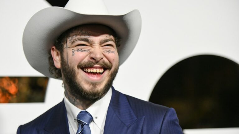 Post Malone fixe la date de sortie d'août pour son nouvel album, "F-1 Trillion"
	
	
