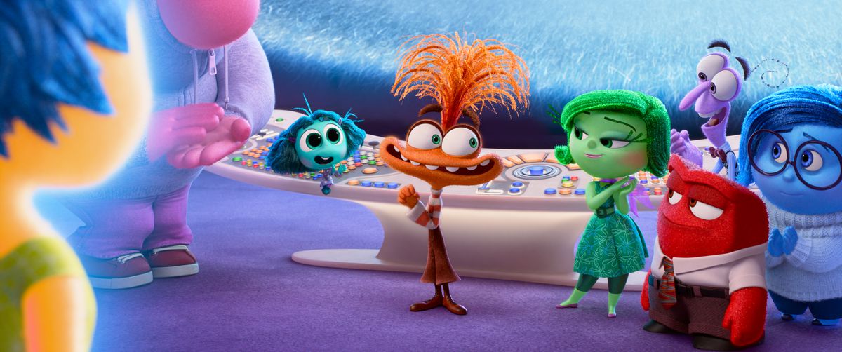 Les émotions héritées du film Vice-Versa de Pixar se rassemblent toutes autour d'une nouvelle arrivée, Anxiety, à la peau orange et ressemblant à une Muppet