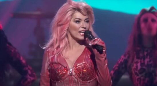 Shania Twain performs at the 2022 People