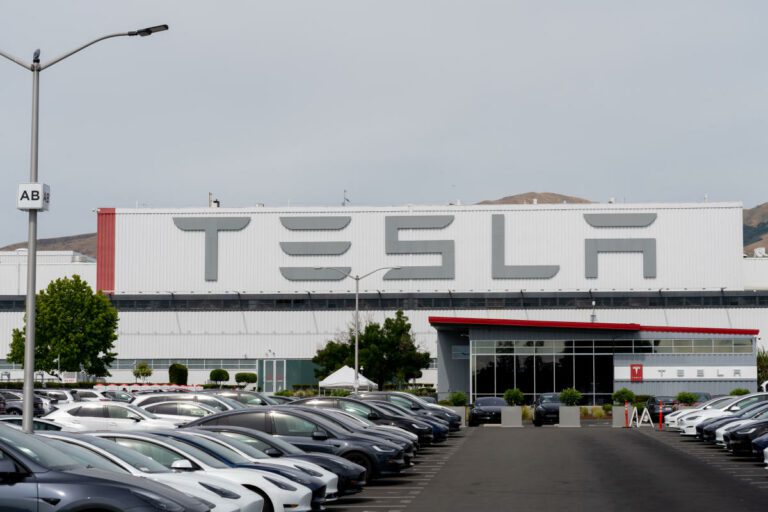 Tesla rappelle plus de 125 000 véhicules pour résoudre des problèmes de ceinture de sécurité