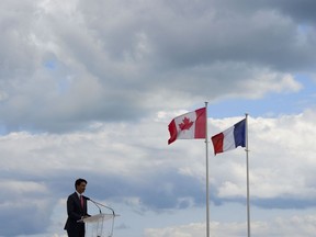 Le premier ministre Justin Trudeau prononce un discours à l'occasion du 75e anniversaire du jour J à Juno Beach à Courseulles-Sur-Mer, en France, le jeudi 6 juin 2019.