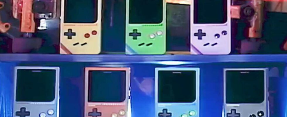 Un concurrent de poche analogique tente d'être un hommage à Game Boy