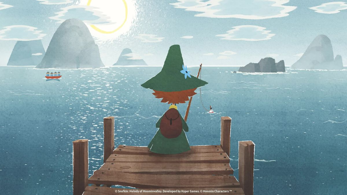 Snufkin, portant une cape et un chapeau verts, assis sur un quai en train de pêcher à Snufkin : Melody of Moominvalley