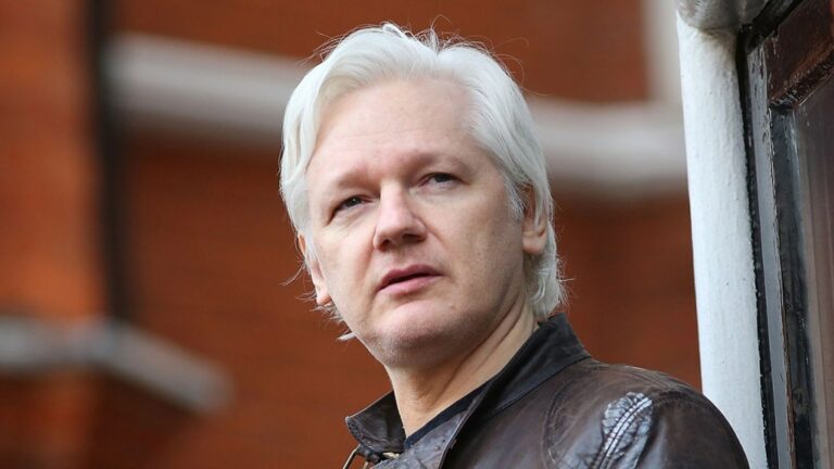 WikiLeaks affirme que son fondateur Julian Assange a quitté le Royaume-Uni après 1 901 jours de prison grâce à un accord de plaidoyer
