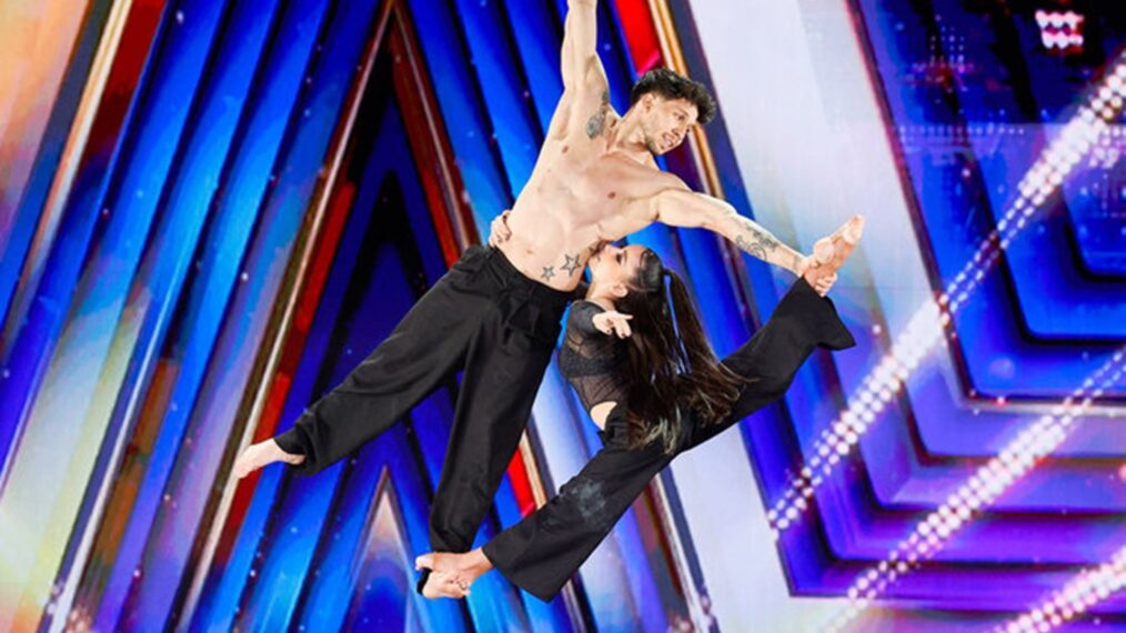 Les participants de « America's Got Talent » Sebastian et Sonia s'écrasent sur scène dans un accident étrange (VIDÉO)
