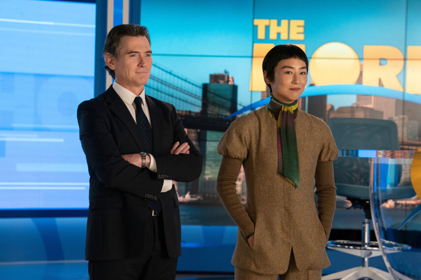 Billy Crudup et Greta Lee dans « The Morning Show »