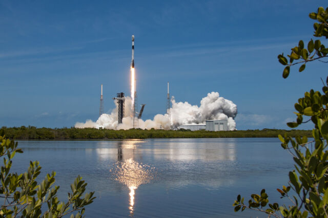 Photo d'archives du lancement du Falcon 9 le 6 mai depuis la station spatiale de Cap Canaveral, en Floride.