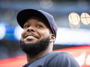 Vladimir Guerrero Jr. des Blue Jays de Toronto regarde avant de jouer contre les Astros de Houston.