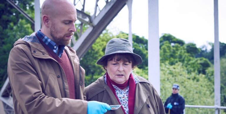 La star de Vera partage une mise à jour émouvante sur le tournage avant la saison finale
