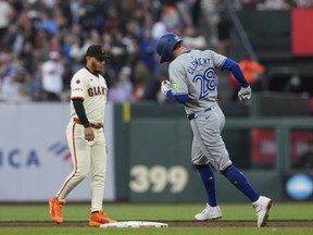 Les Blue Jays sauvent une journée vraiment misérable avec une victoire courageuse à San Francisco