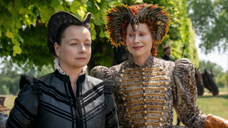 Samantha Morton as Catherine de Medici and Minnie Driver as Queen Elizabeth I in 