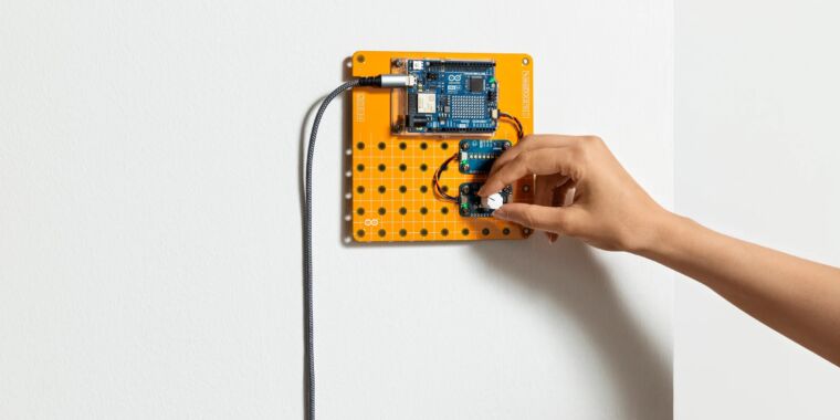 Le kit Plug and Make d’Arduino laisse libre cours à votre imagination de piratage, sans soudure