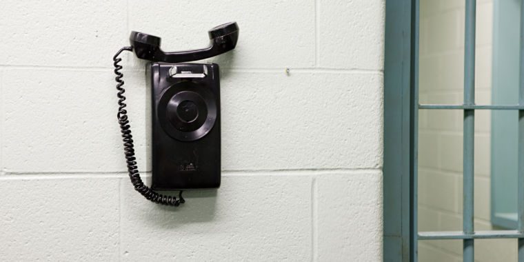 La FCC comble les « dernières failles » qui maintiennent les prix des téléphones dans les prisons à des niveaux exorbitants