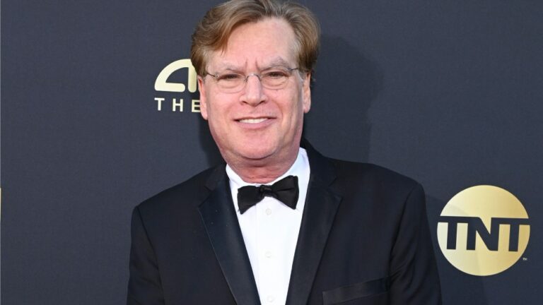 Aaron Sorkin revient sur un éditorial controversé qui exhortait le Parti démocrate à choisir Mitt Romney : Kamala « Harris pour l'Amérique ! » Plus de Variety Les plus populaires À lire absolument Inscrivez-vous aux newsletters de Variety Plus de nos marques
	
	
