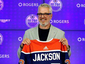 Alors que Jackson, membre des Oilers, envisage de nommer un directeur général, Bowman apporte une forte référence à la table