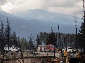 « C’est un succès » : le maire de Jasper défend Parcs Canada dans sa gestion des feux de forêt