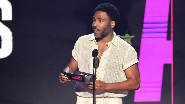 Childish Gambino dévoile la bande-annonce de son prochain film « Bando Stone & The New World » Plus de Variety Les plus populaires À lire absolument Inscrivez-vous aux newsletters de Variety Plus de nos marques
	
	
