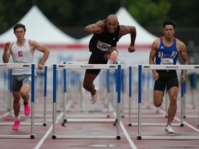 André De Grasse et Damian Warner défendront leurs titres olympiques aux Jeux de Paris cet été au sein de l'équipe canadienne d'athlétisme. Warner participe à la demi-finale du 100 m haies aux essais olympiques canadiens d'athlétisme à Montréal, le samedi 29 juin 2024.