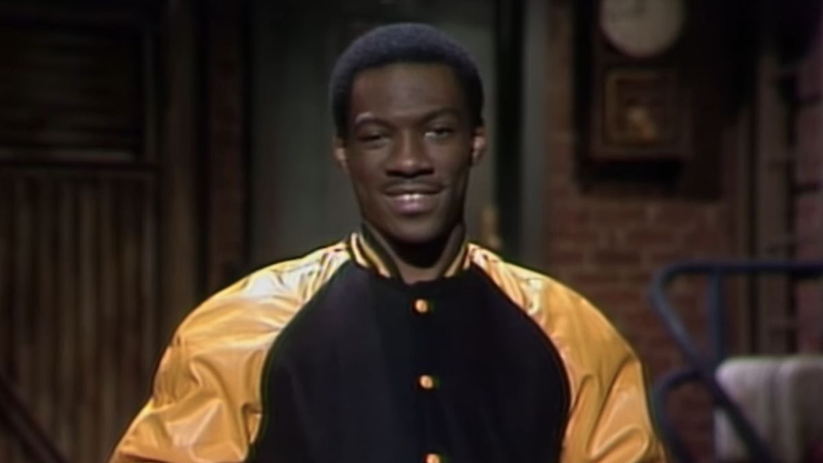 « Dieu veillait sur moi » : Eddie Murphy se souvient du jour où John Belushi et Robin Williams lui ont demandé d'essayer le Coca
