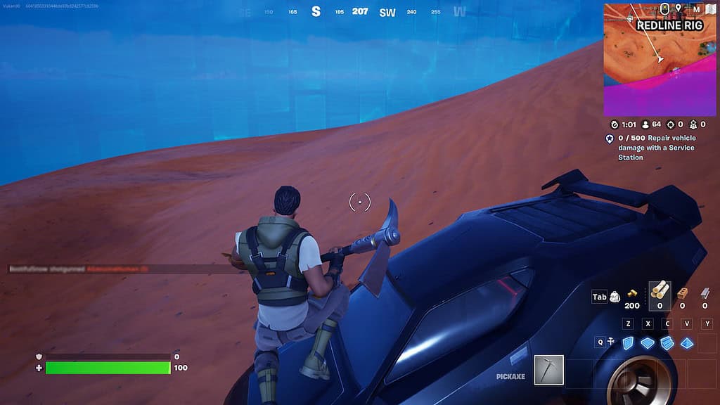 Un joueur de Fortnite saute sur une voiture après un sprint