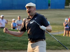 L'Anglais Harry Hall réagit après avoir réussi un birdie.