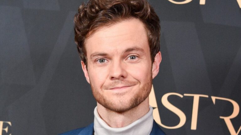 Jack Quaid approuve l'étiquette « Nepo Baby » : « Je suis une personne extrêmement privilégiée… Je ne pense pas que cela porte atteinte à mon talent » Plus de Variety Les plus populaires À lire absolument Inscrivez-vous aux newsletters de Variety Plus de nos marques
	
	
